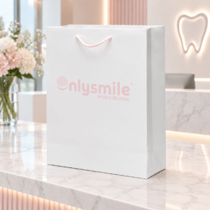 Biała torba z logo marki Onlysmile