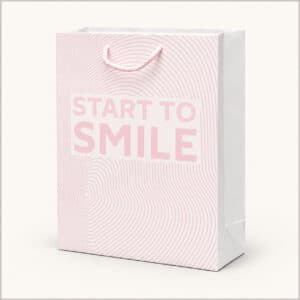 Pasteloworóżowa torba prezentowa Start to Smile z białym uchwytem